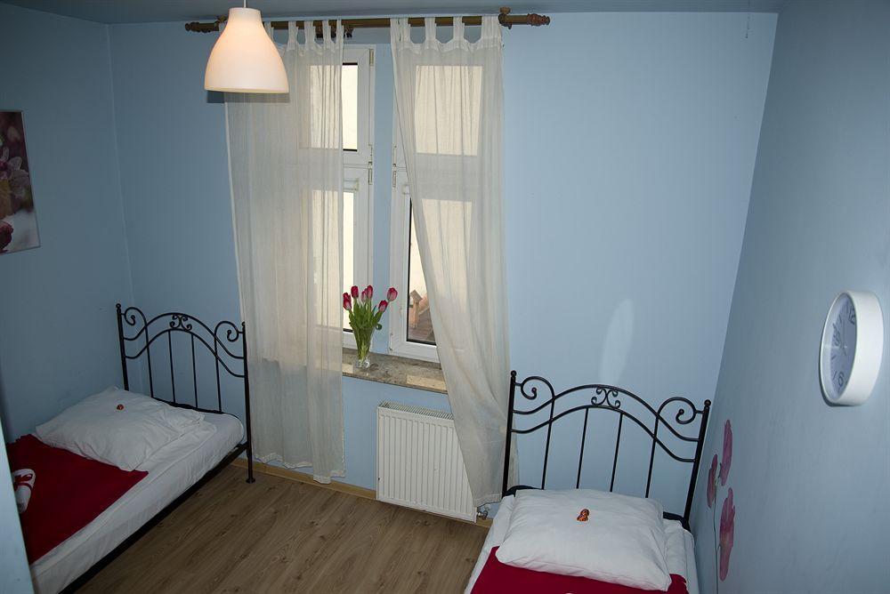 Flower Hostel *
