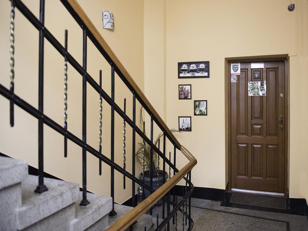 Flower Hostel *